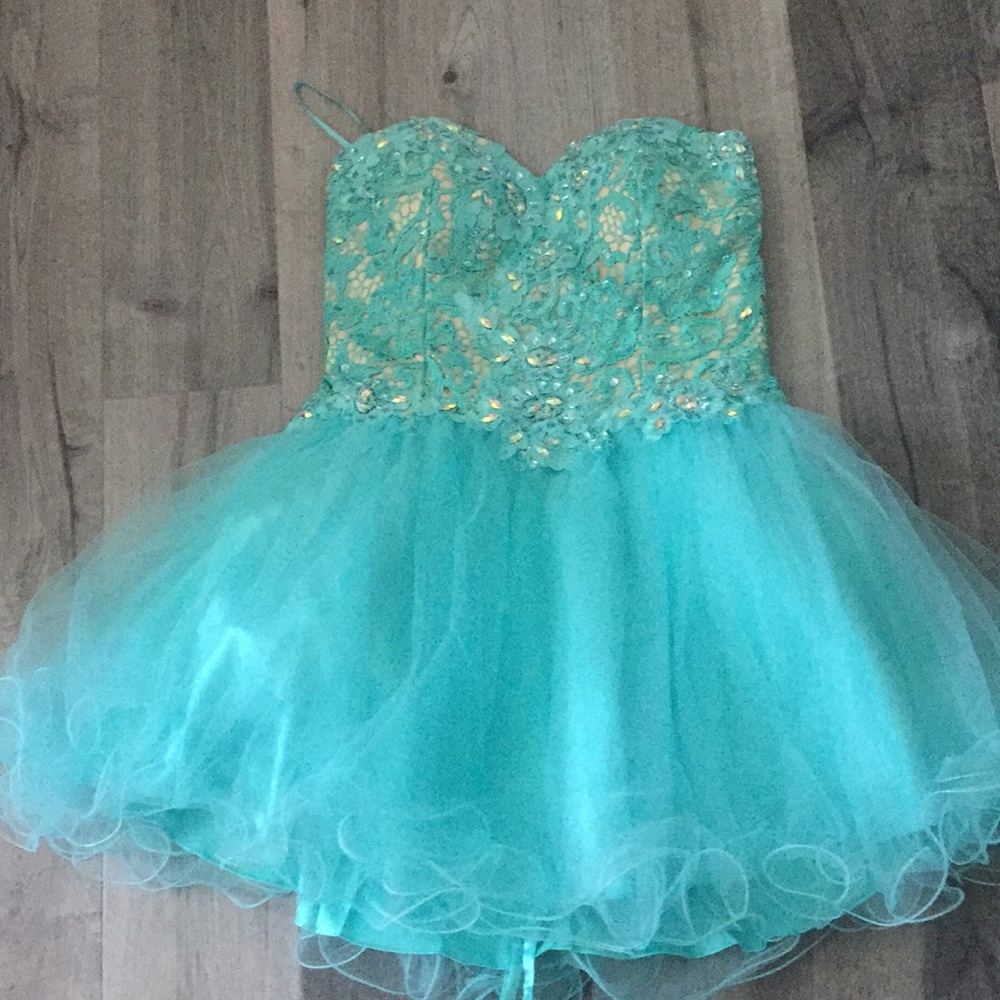 Prom dress - Picture 2 of 8